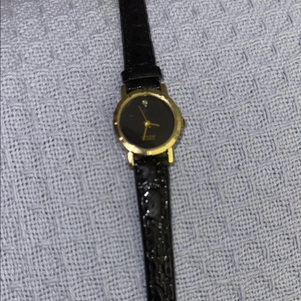 Vintage Minimalist Gold-Tone Quartz Watch Black Dial Diamond Accent Leather Band